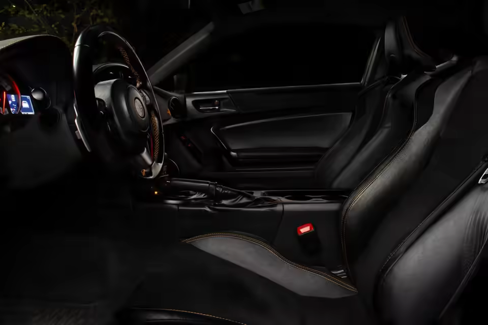 Перетягнутий салон автомобіля
